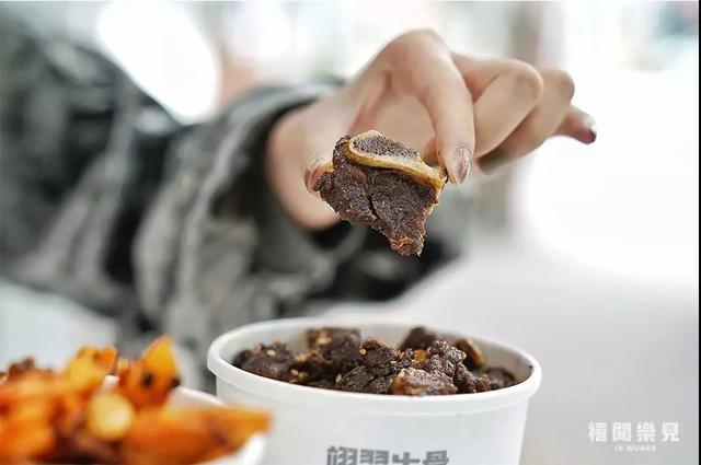 啃完二七路的这家牛骨头，我开始懂得狗子的快乐