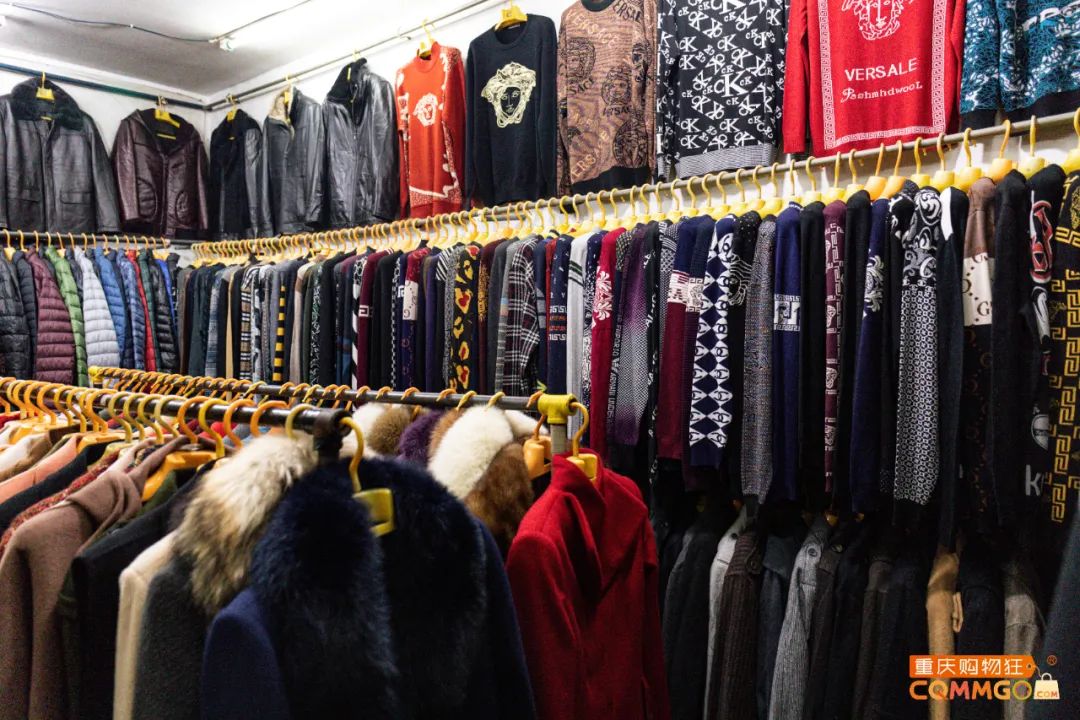 解放碑一层楼卖衣服,解放碑二手衣服市场