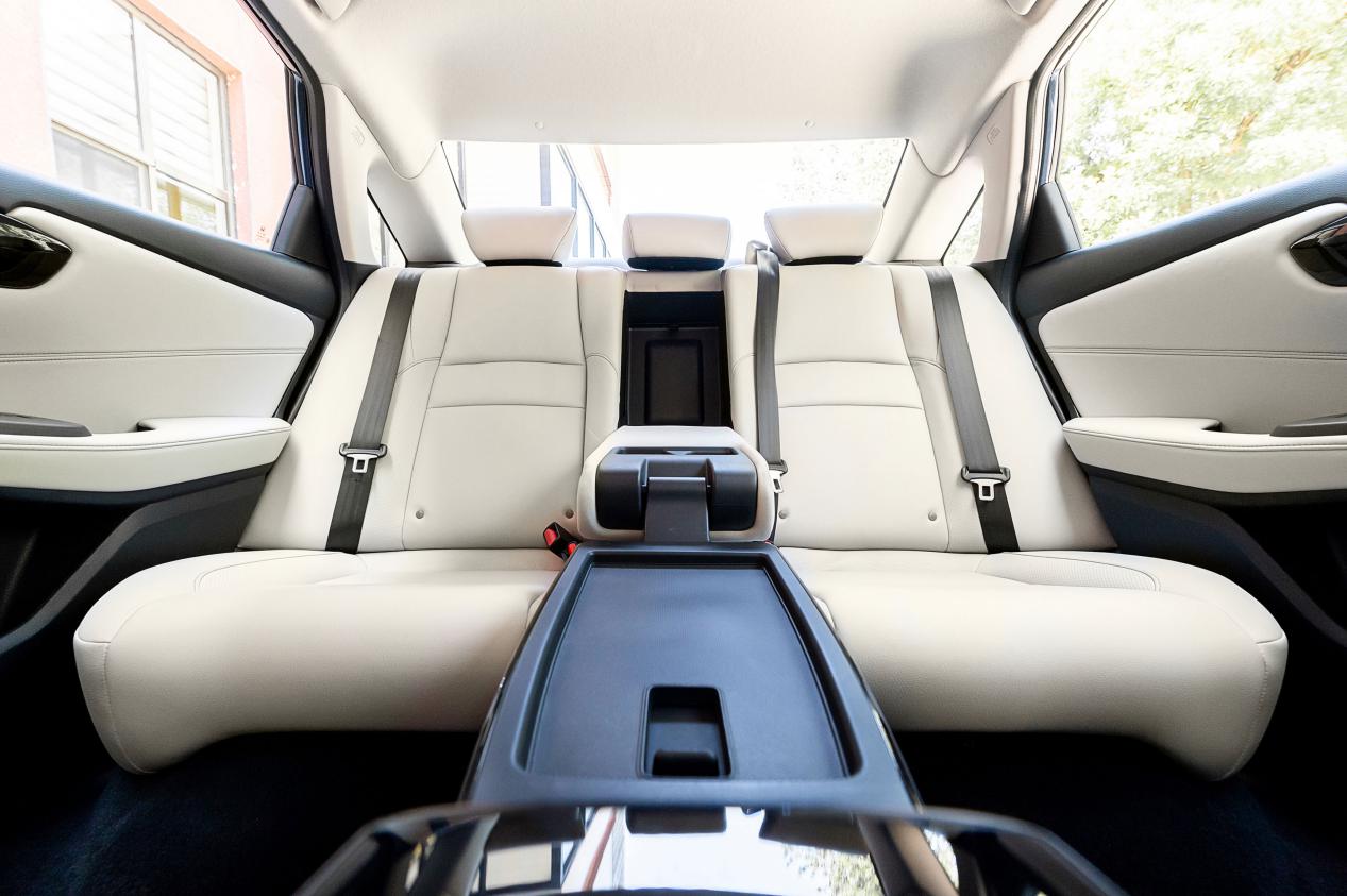 轩逸和享域混合动力哪个更好,本田享域和日产轩逸哪个空间大