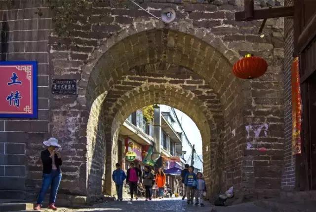 四川这座隐匿千年的古城,四川这座隐藏在喧闹中的千年古镇