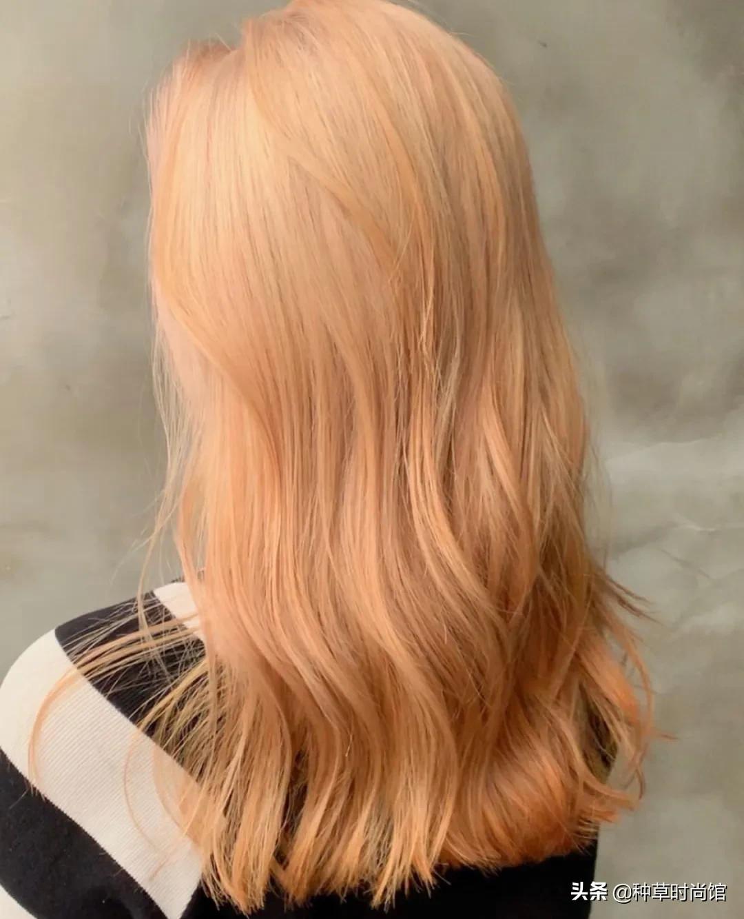 别再烫羊毛卷了！今夏“奶茶发”火了，超洋气