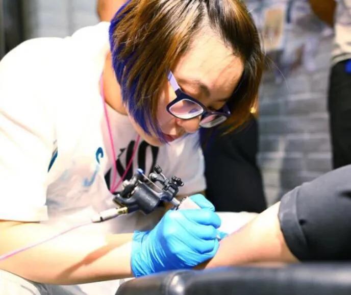 用鸽子血纹身有什么后果吗,鸽子血纹身对身体有什么影响吗