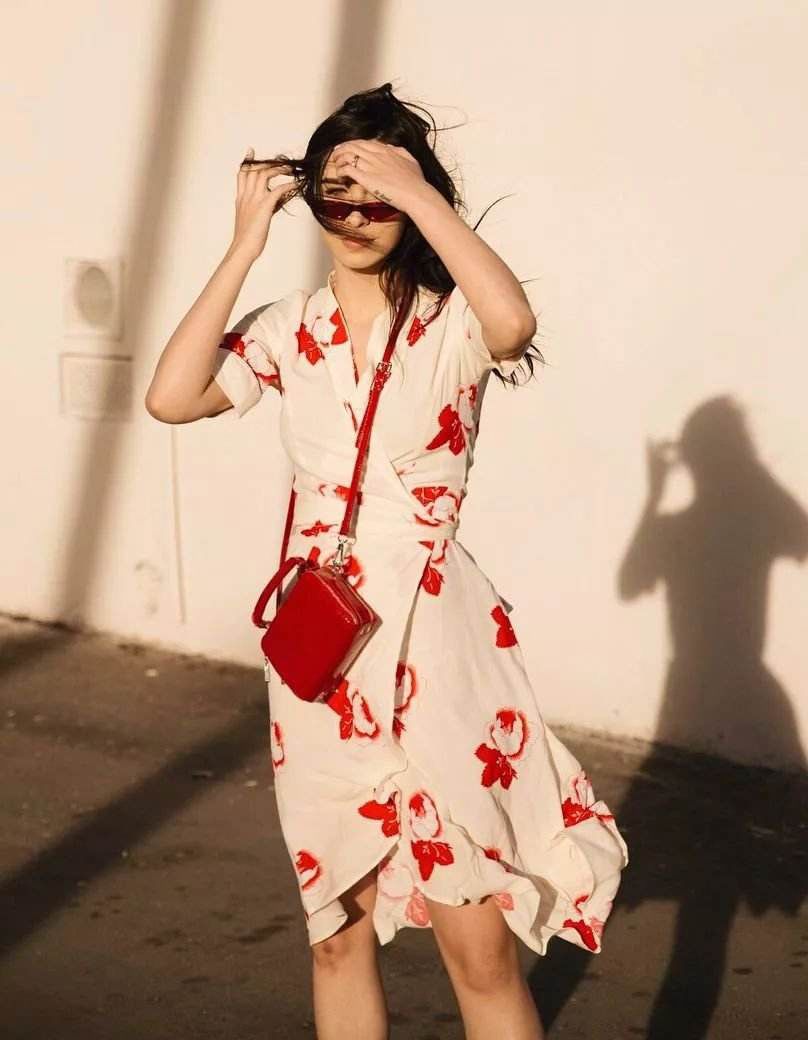 紧身回归，要瘦要美，“穿大不穿小”？适合才重要