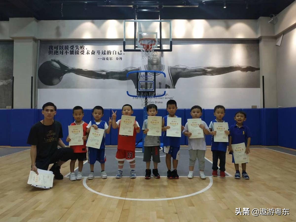 顶尖少儿篮球训练营,暑假少儿篮球训练营封闭式30天