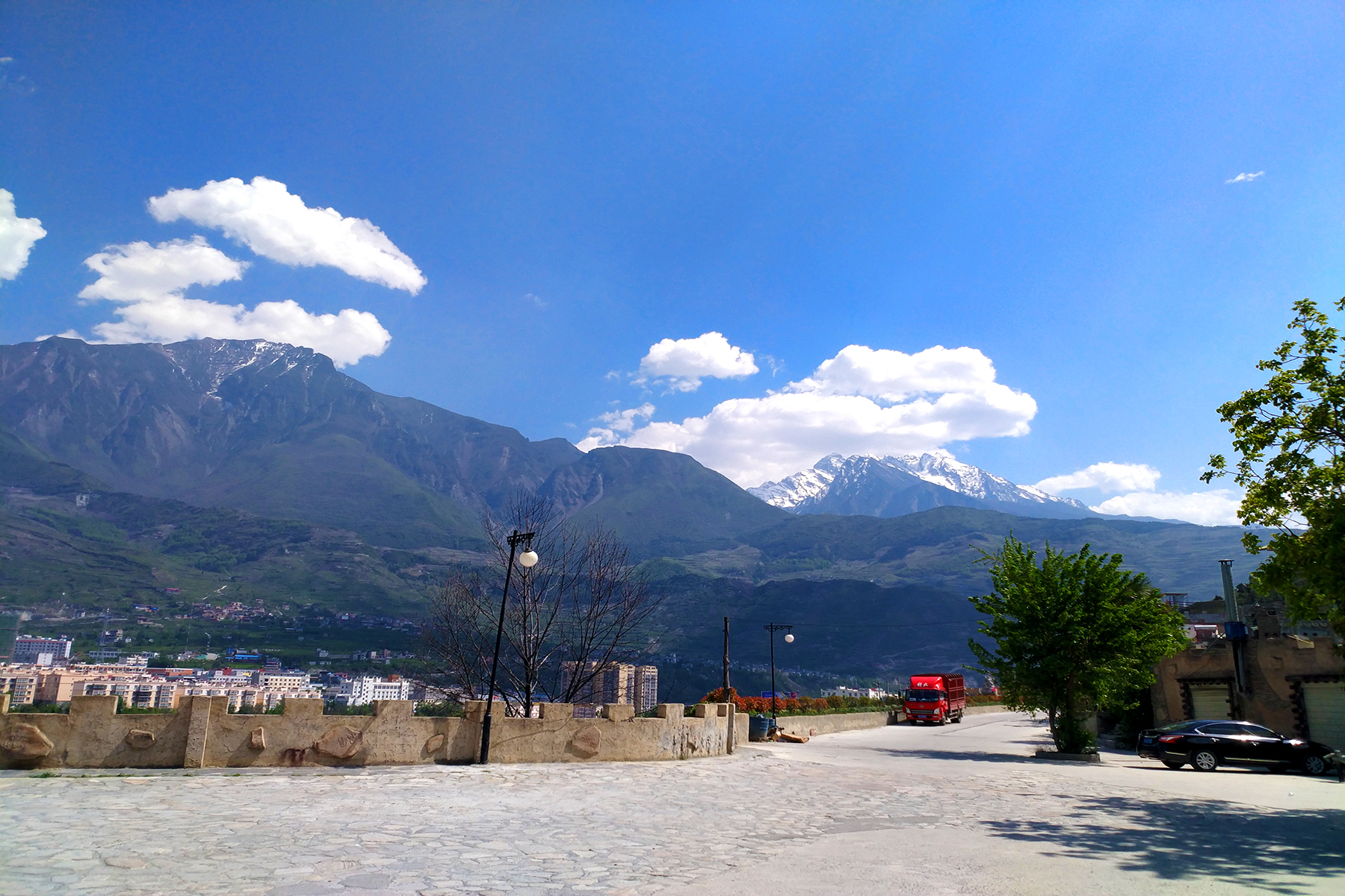 成都周边冷门山区景点,成都周围的大山的全景图