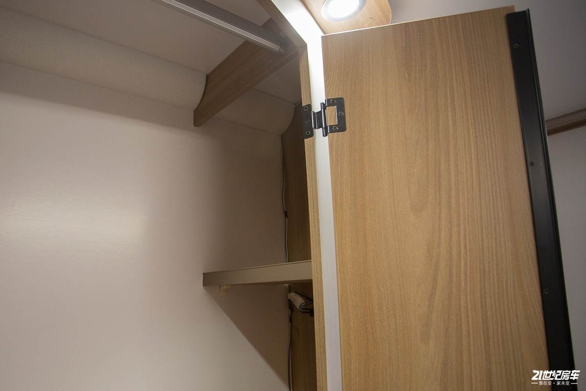 英国百丽d4,发现4拖挂式房车