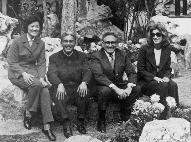 乔冠华三大爱好：抽烟、喝酒、饮浓茶，外交场合也要喝酒助兴