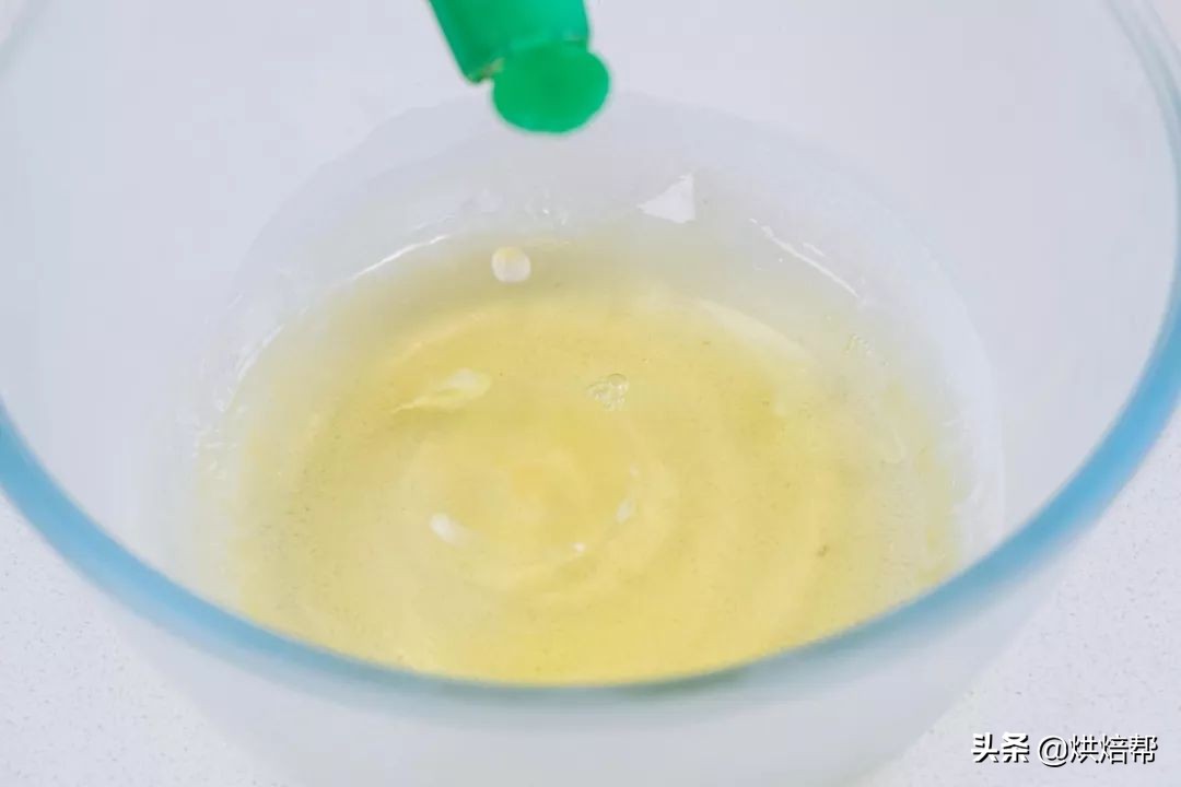 简单蛋糕做法不用牛奶和低筋面粉,1斤面粉加多少鸡蛋和牛奶做蛋糕