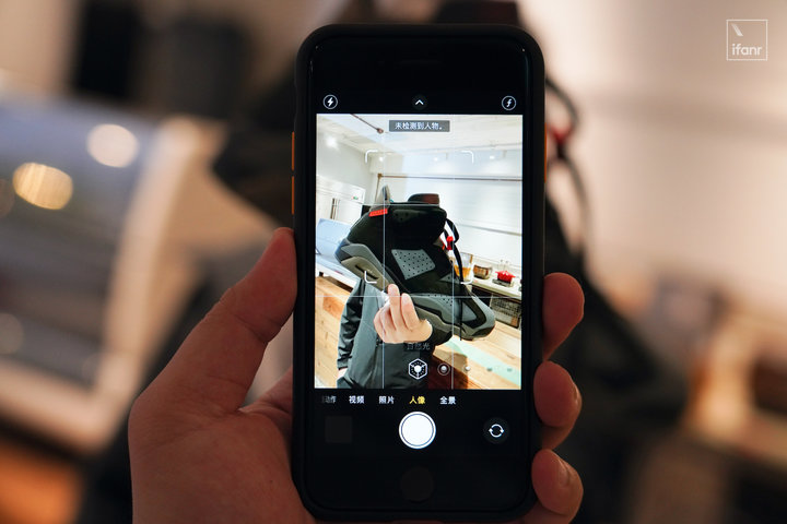 iphonese测评拆机,iphonese和iphone8对比外观