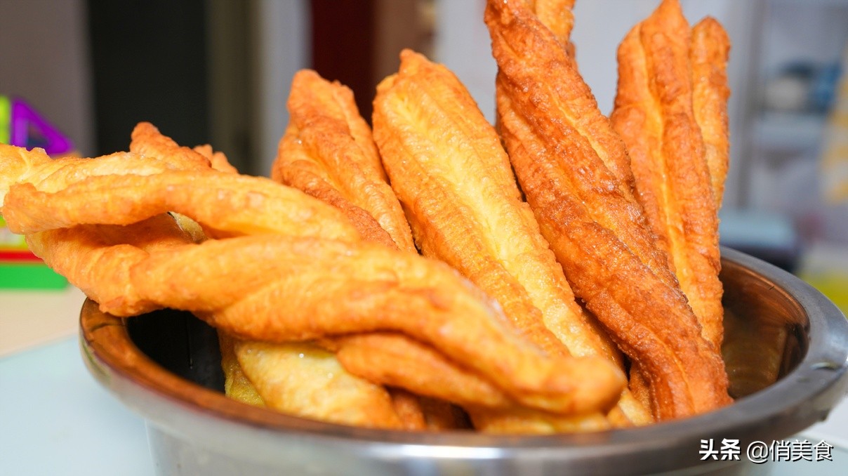 炸油条放鸡蛋好还是不放鸡蛋好,炸油条只放酵母泡打粉鸡蛋可以吗