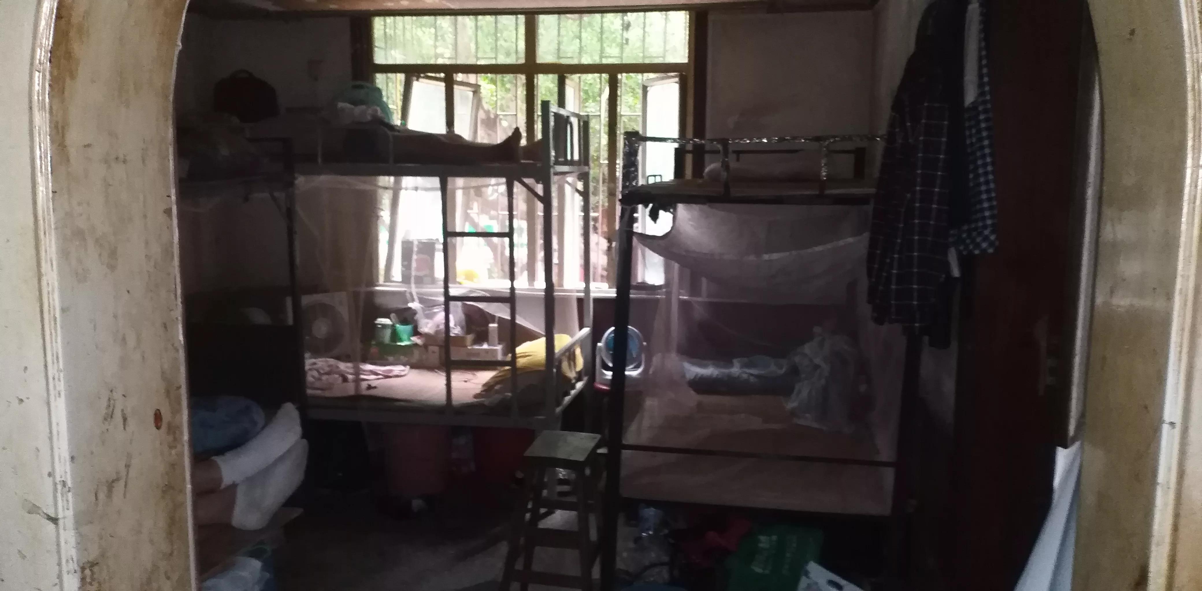 一对低学历的老夫妇，在深圳打工，月入3万元，真让我敬服