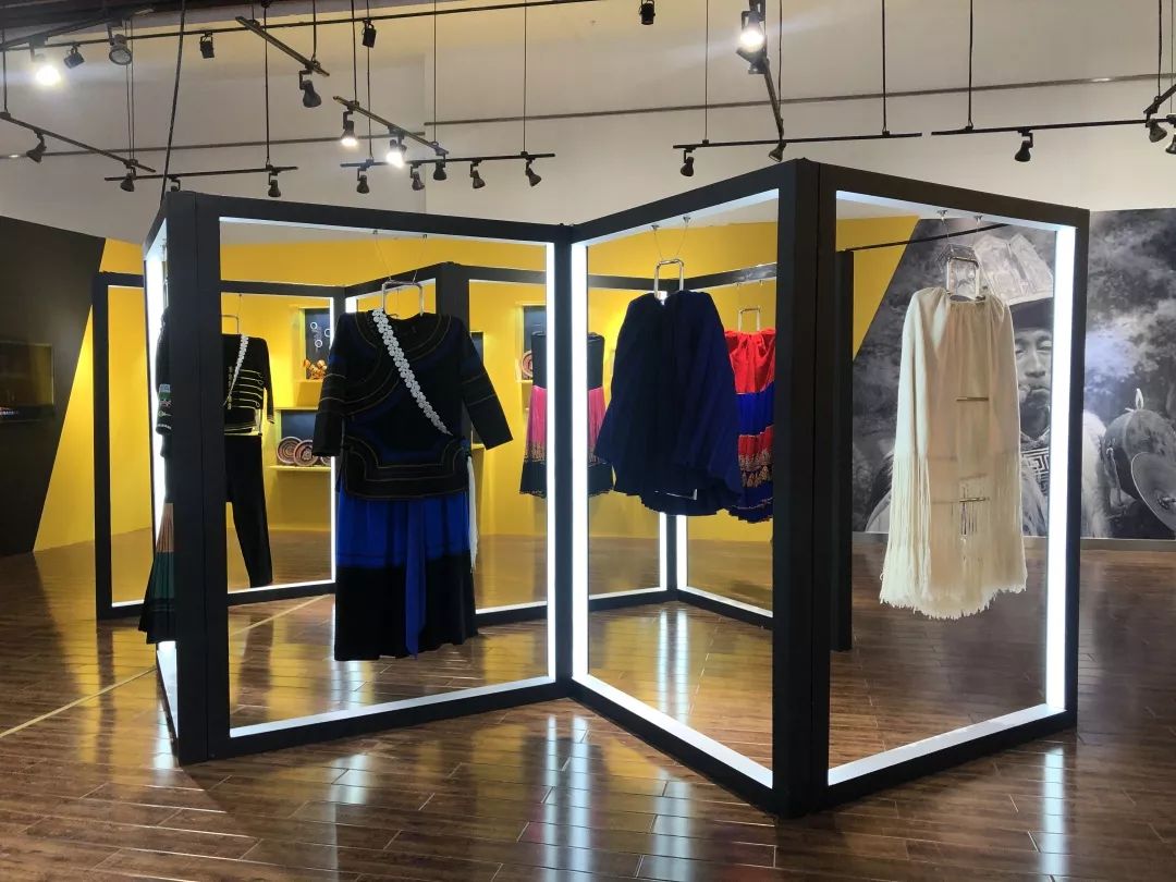 彝族民族服饰视频,彝族服饰惊艳