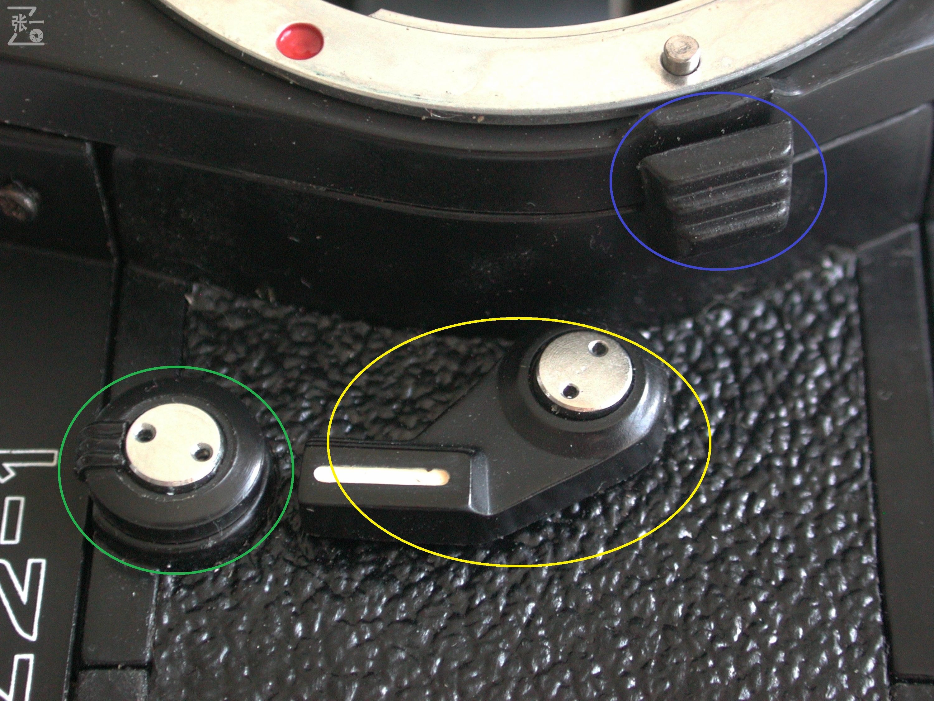 中国哈尔滨照相机厂生产的SEAMADZ2-1单反照相机