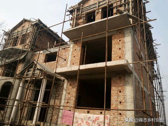 北方农村建房全过程,三层占地150平米,花了50万