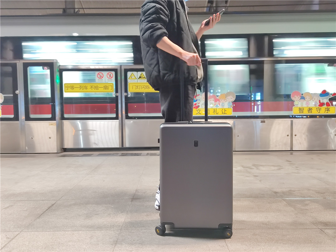 地平线8号旅行箱对比旅美旅行箱,2023年最流行的高端旅行箱