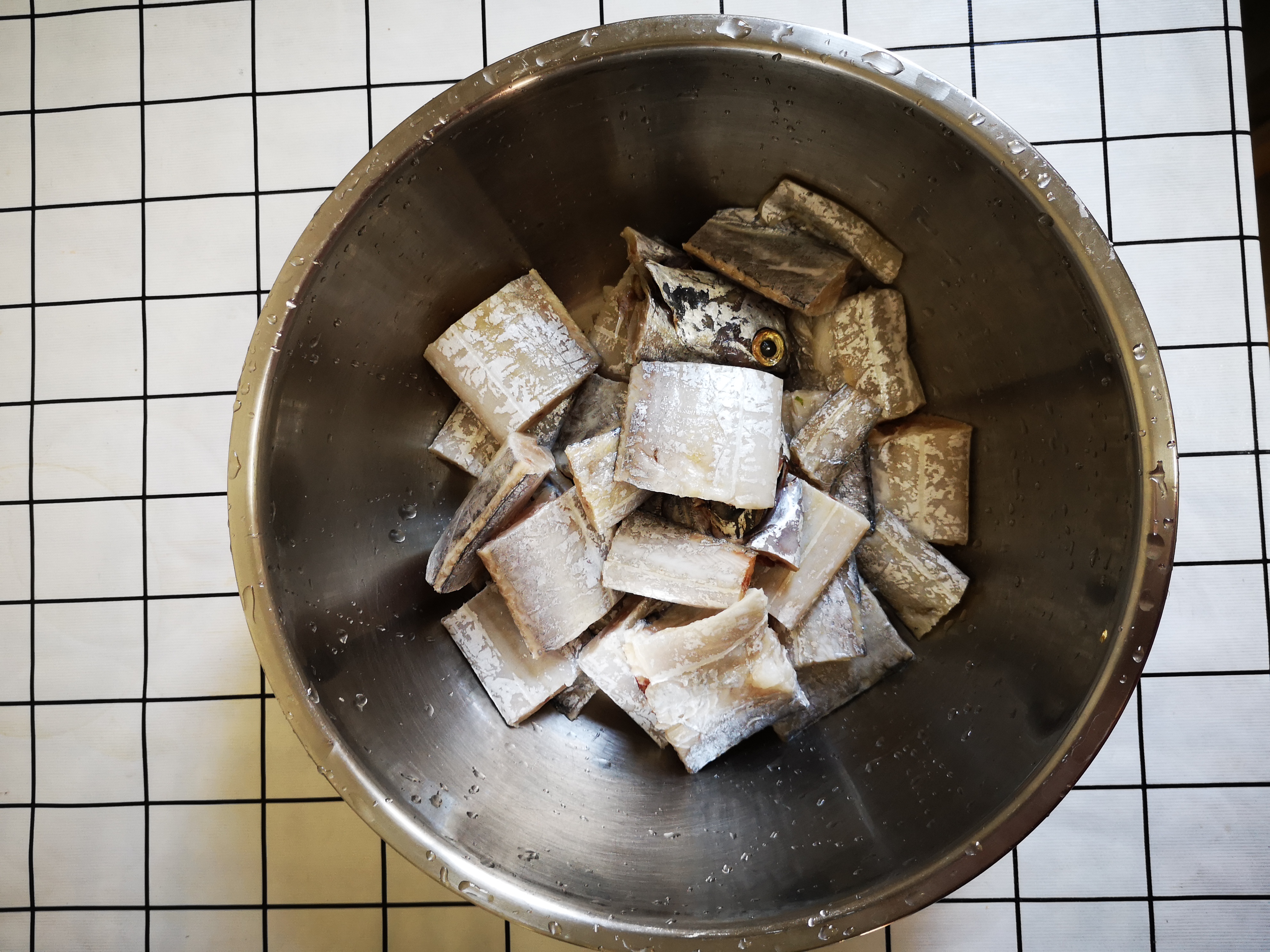 特百惠的锅怎样煎带鱼不粘锅不烂,煎带鱼吃怎么样才能让带鱼不粘锅