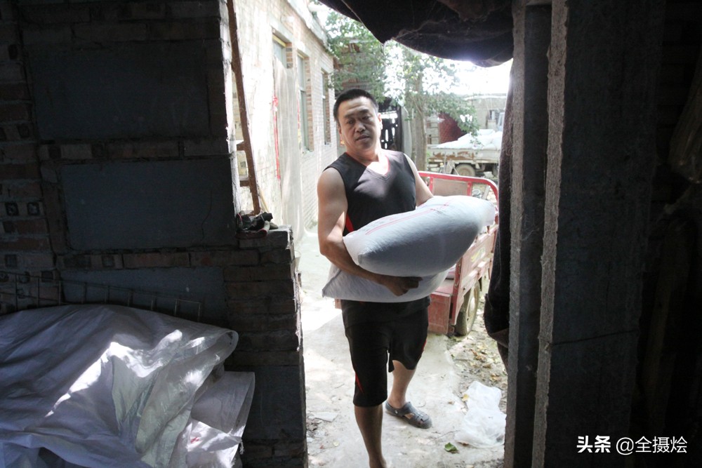 我18岁开始喂兔,20年没赚钱;只因遇到他,让我盖楼房买新车