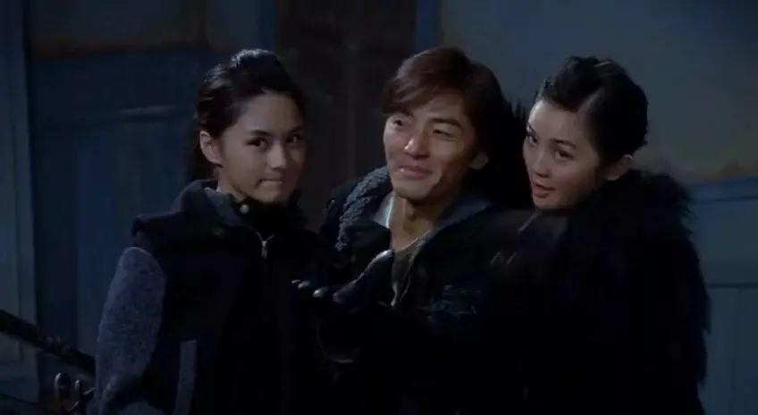 阿娇演港女,阿娇不笑和笑起来的对比照