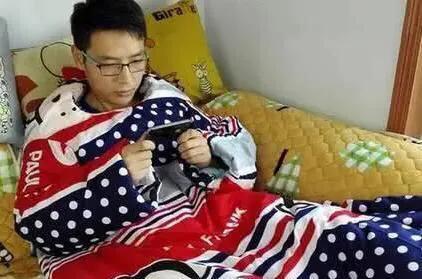 第一代独生子女的父母老了,42岁啃老族因父母离开饿死了