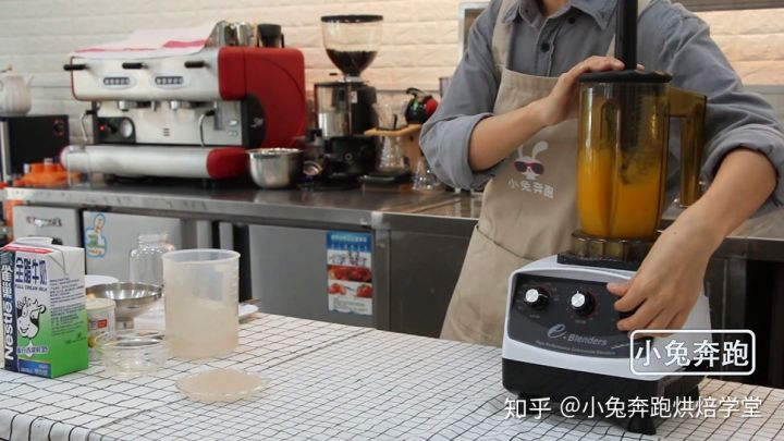 泰茶冰椰奶怎么做,素匠泰茶芒果椰奶西米露