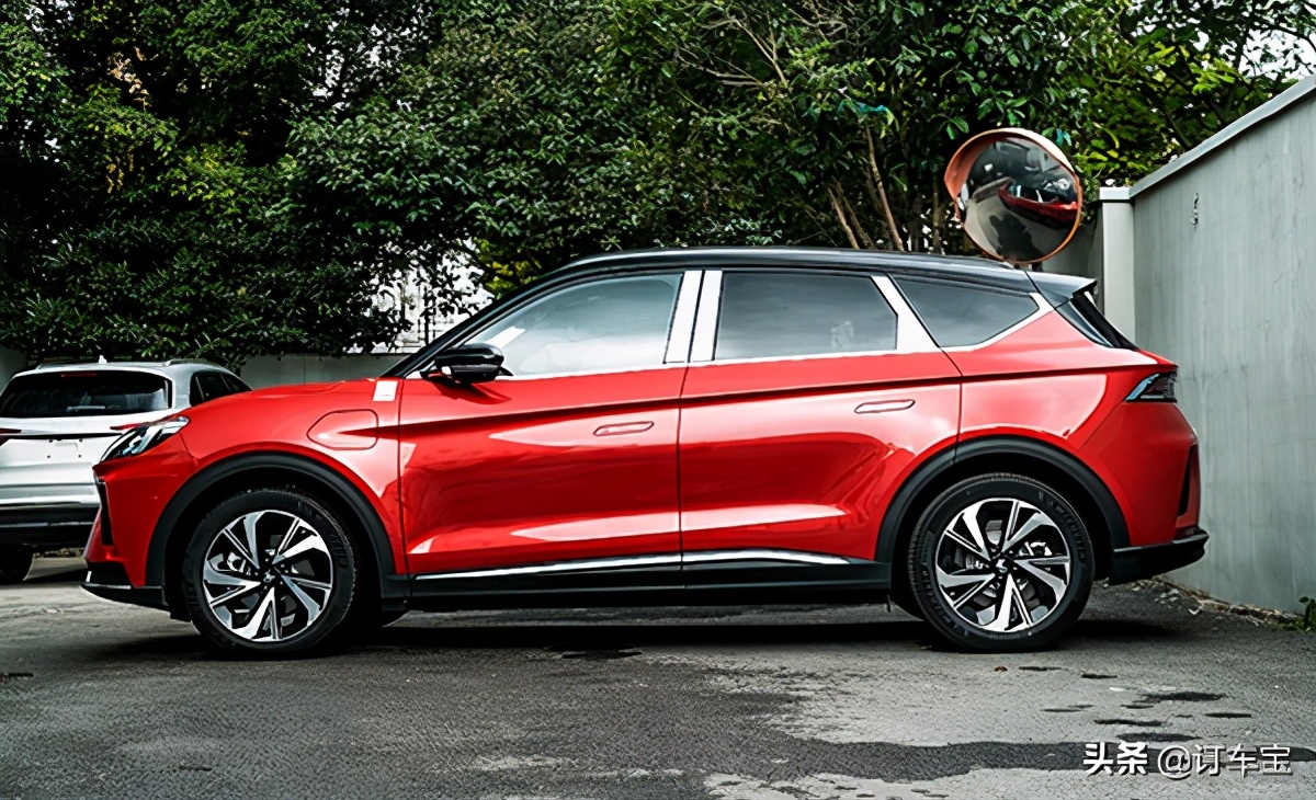 北汽新能源纯电suv汽车价格,新能源纯电suv极狐6座