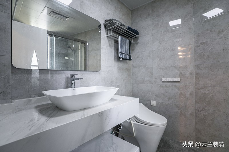 浴柜盆上的污渍有什么清理的方法,如何清洗卫浴墙壁污渍小妙招