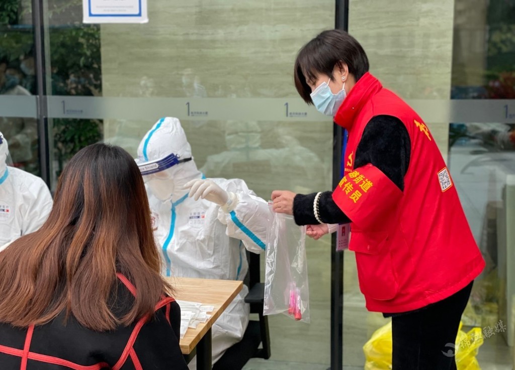 成都抗疫中的平凡英雄|盐市口社区*党**委:筑牢有力度有温度的疫情防控 “安全墙”