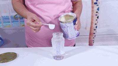 给新生宝宝冲奶粉的正确步骤,新生儿冲奶粉的正确方法步骤图