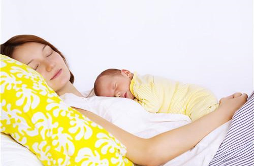 如何给宝宝改掉趴着睡觉的习惯,宝宝喜欢趴着睡得更安稳