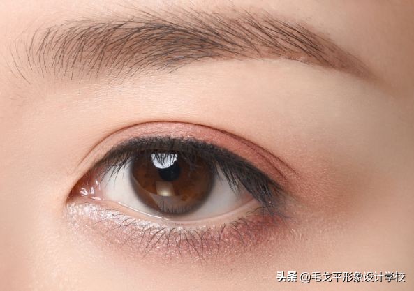 眼线一画就糊怎么解决,眼线一秒学会