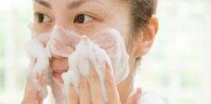 白皮肤穿什么颜色好看,白皮肤穿什么衣服好看