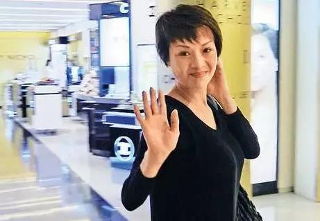 *子楣叶**：不脱衣服拍三级，还为此损失一千万？为何还被人骂不要脸