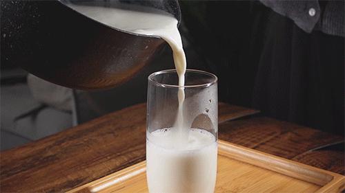 这家开了十几年奶店，每天供应生鲜牛奶，自制的牛奶糖水超赞