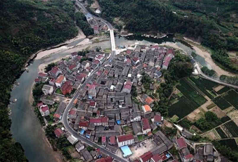 李嘉诚祖陵风水,李嘉诚祖坟到底好在哪