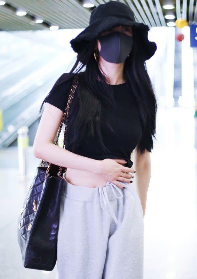 杨幂的身材真是超级棒,杨幂的身材走路带风