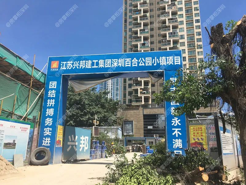 8年换3个开发商!百外小学即将落成,百合公园小镇住宅却没动静…