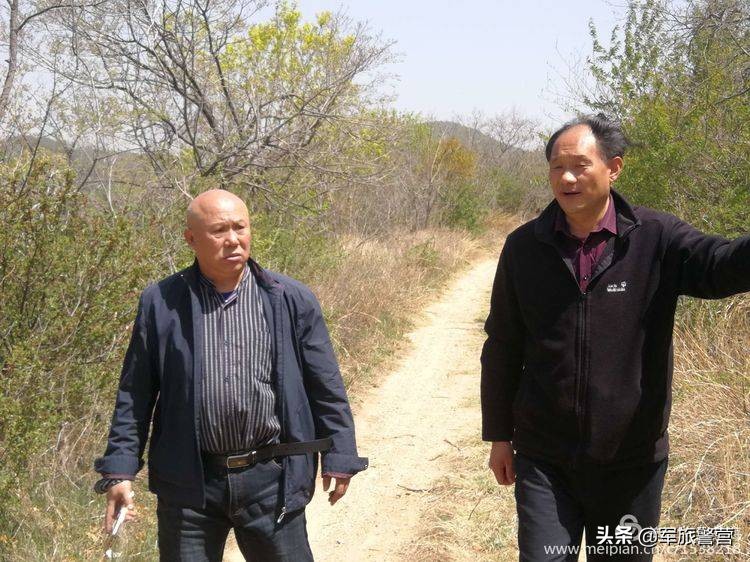 时隔多年老连长带老兵回归军营,三位老战友回忆当年军旅