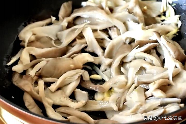 肘子炖蘑菇怎么炖好吃又不腻,怎样肉炒蘑菇好吃不腻