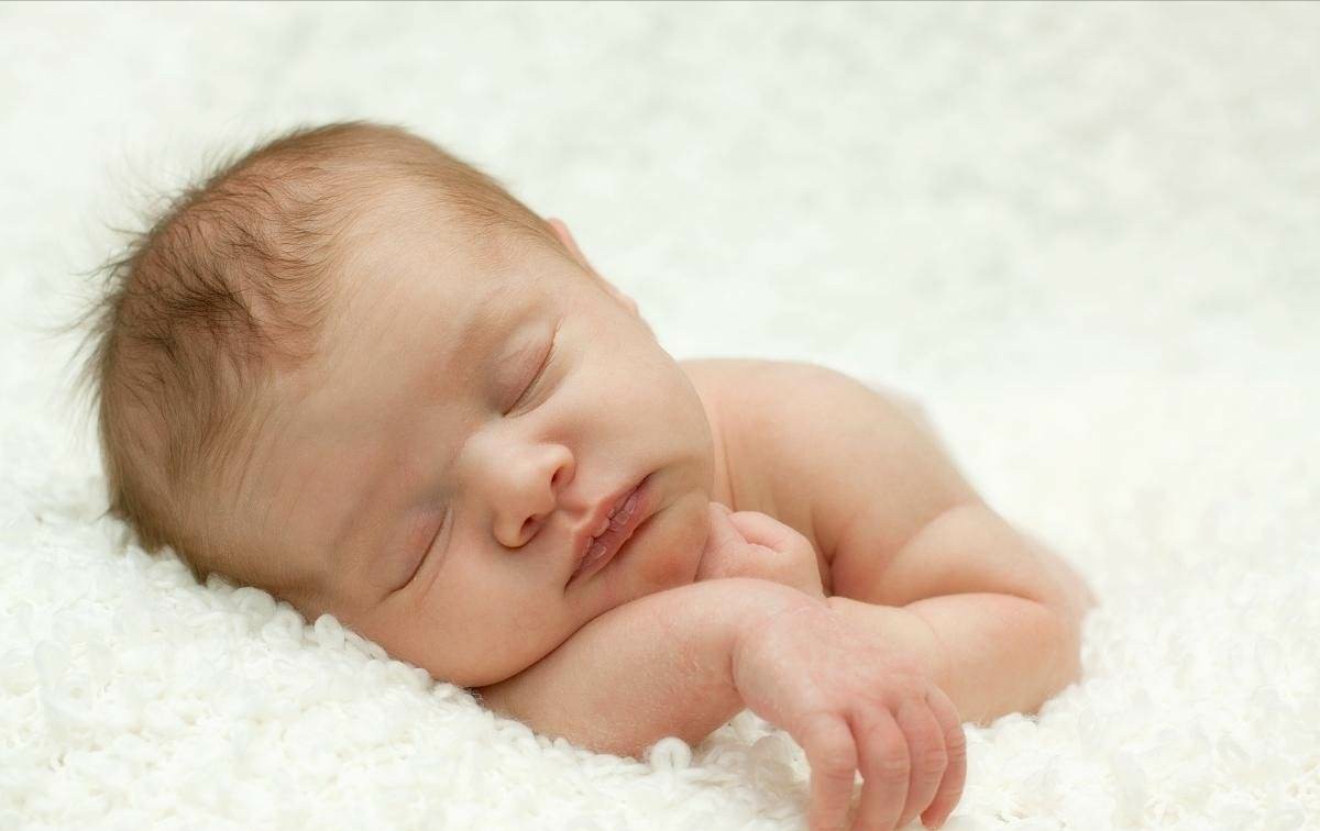 怎么让宝宝趴着睡是正确的,怎么解决宝宝趴着睡觉的问题