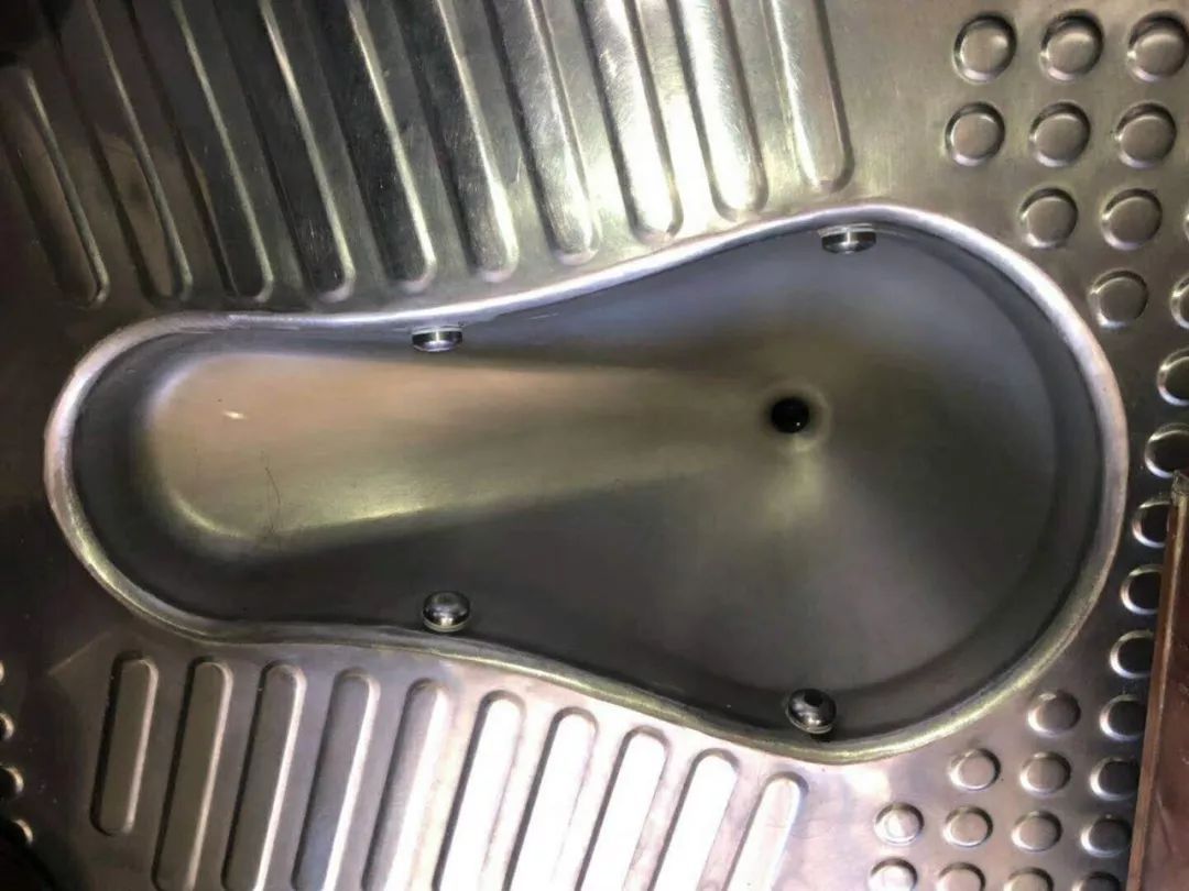 火车厕所孔为何那么小能冲下去吗,火车厕所孔为何那么小原理动画