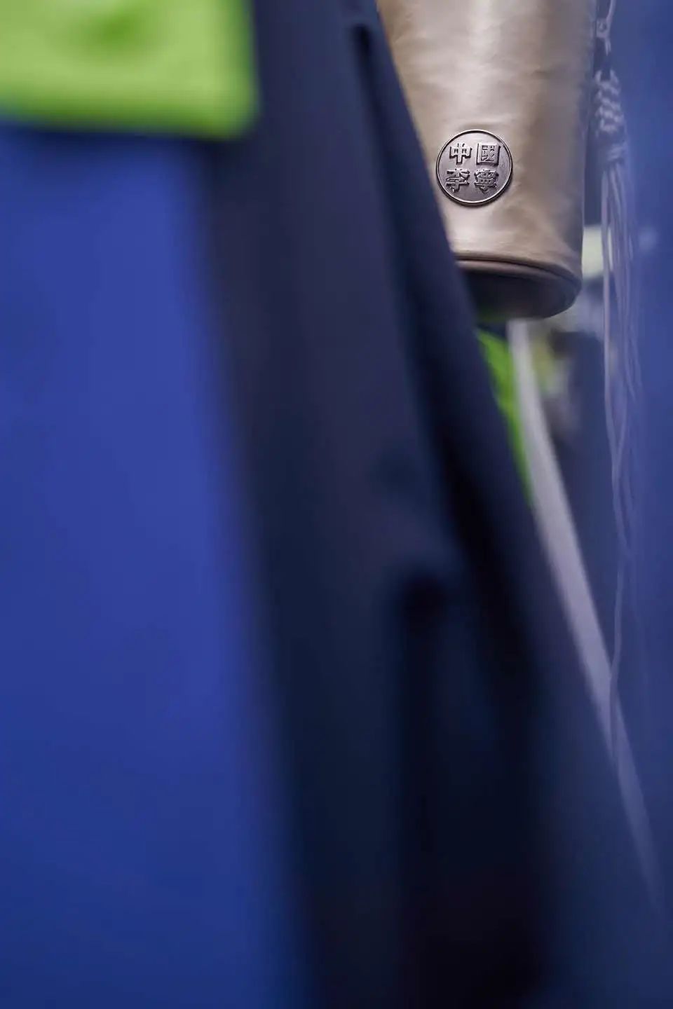 以前没钱买李宁什么梗,以前买不起李宁