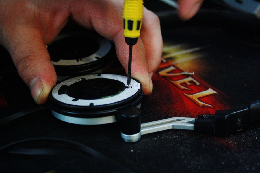 耳机的线怎么重新接,断线怎么接线不伤线