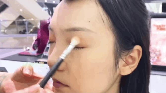 柜姐怎样化妆的,柜姐可以帮忙化妆吗