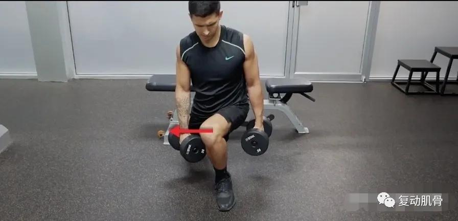 跑步时歪歪扭扭跑不直,跑步总是摇摇晃晃怎么办