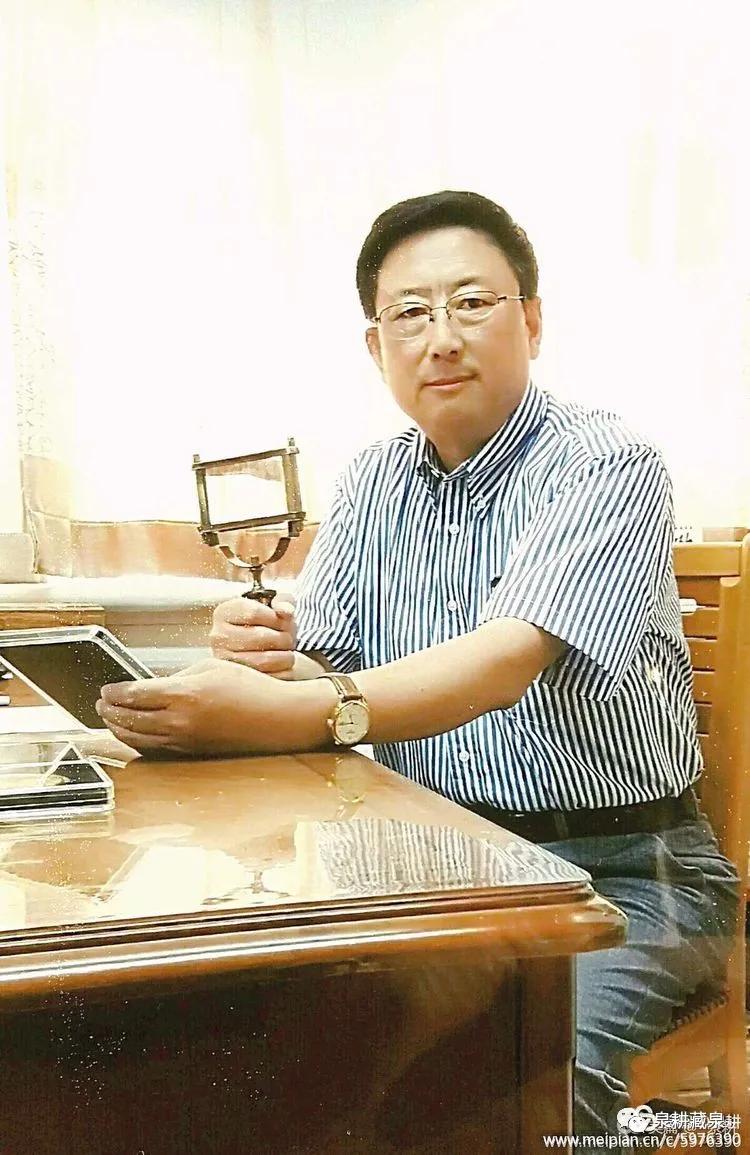 泉耕：教堂建筑金属章