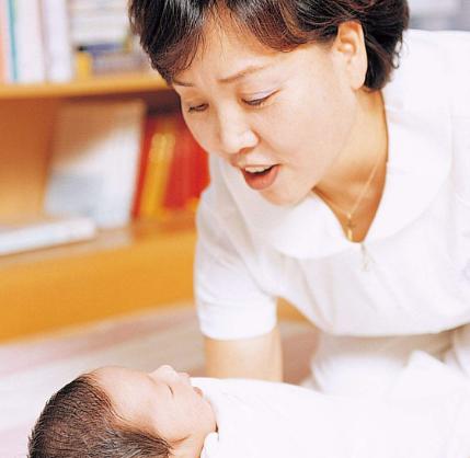 新生儿脐带护理正确的方法,新生儿脐带护理有哪些注意事项