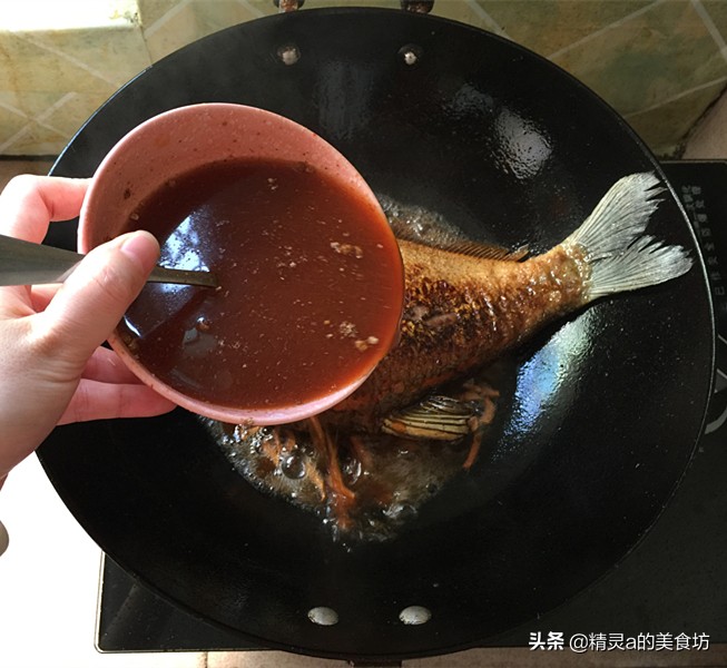红烧鱼怎样做肉质细腻还入味,红烧鱼怎么才能让鱼皮不粘锅