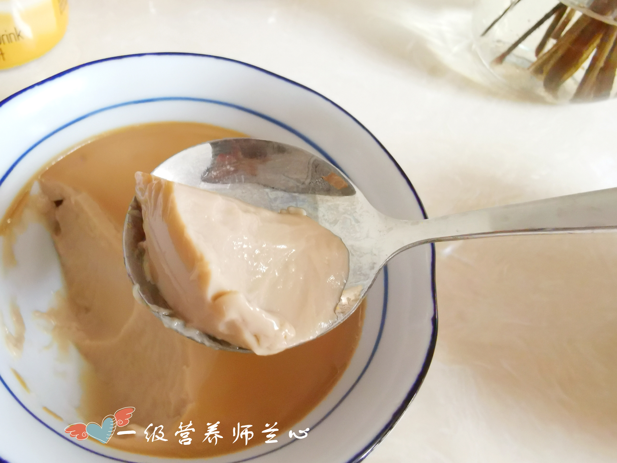 家人不喜欢喝牛奶，我加了个鸡蛋和白凉粉，老公孩子都抢着吃