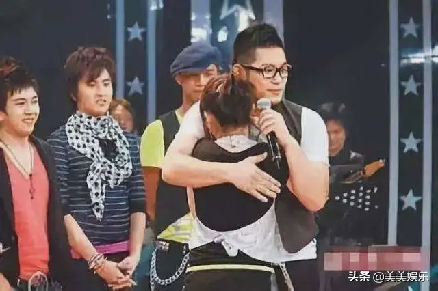 凭烂片赢来名气？官宣恋情秀恩爱，对方是个富二代？