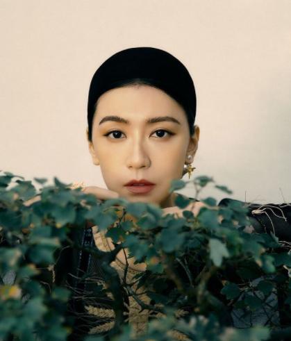 48岁贾静雯状态惊艳美貌依旧,贾静雯如何保持自己的颜值和身材